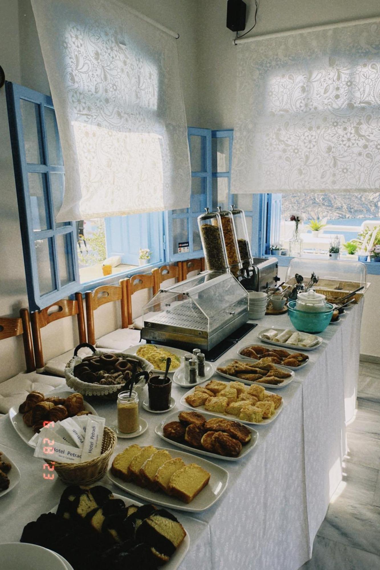 Hotel Petradi イオス島 チョーラ エクステリア 写真