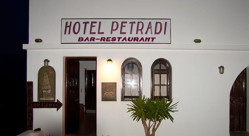 Hotel Petradi イオス島 チョーラ エクステリア 写真